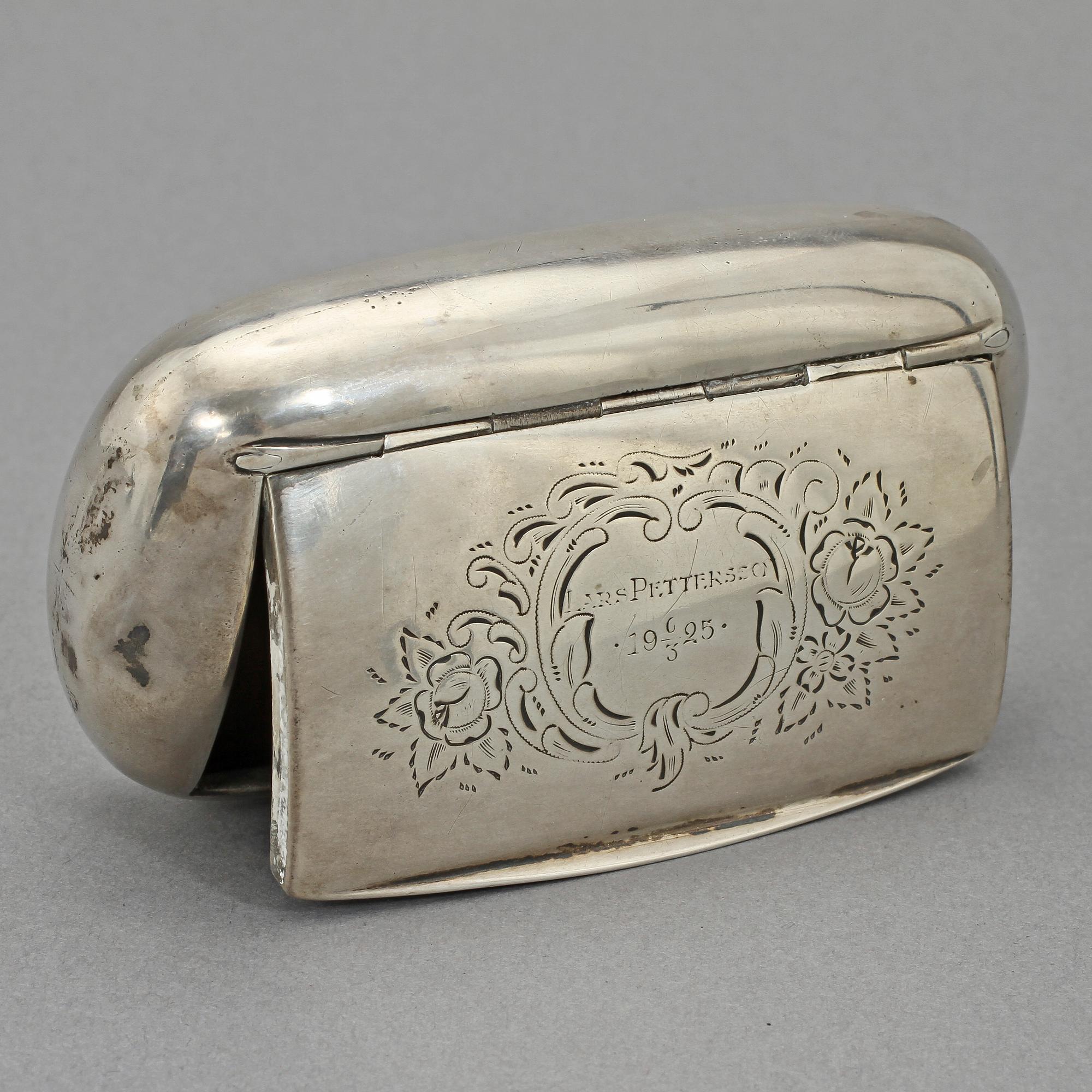 DOSA, silver, 1900-talets första kvartal. Vikt 88 g.