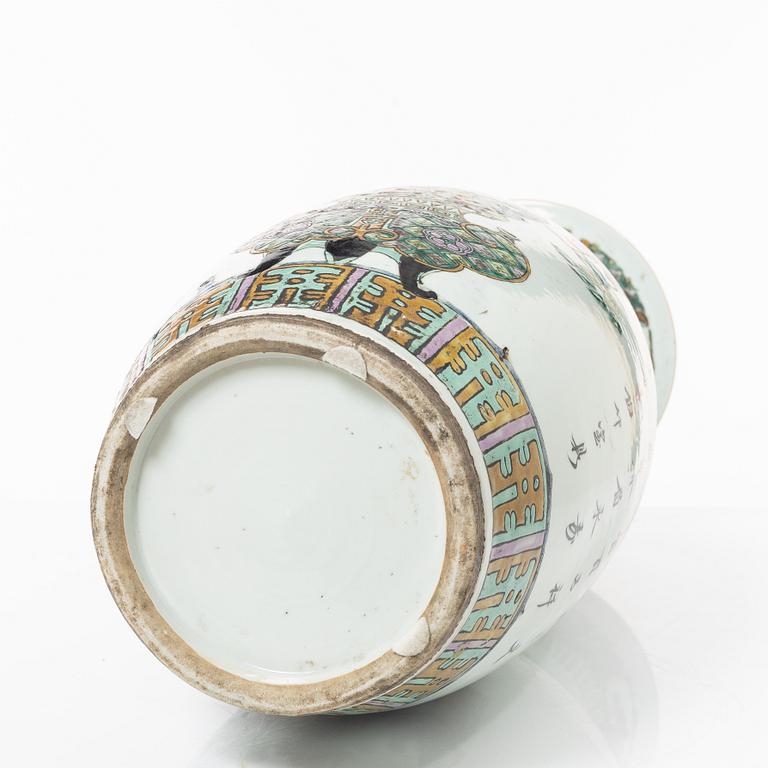 A large vase, China, circa 1900.