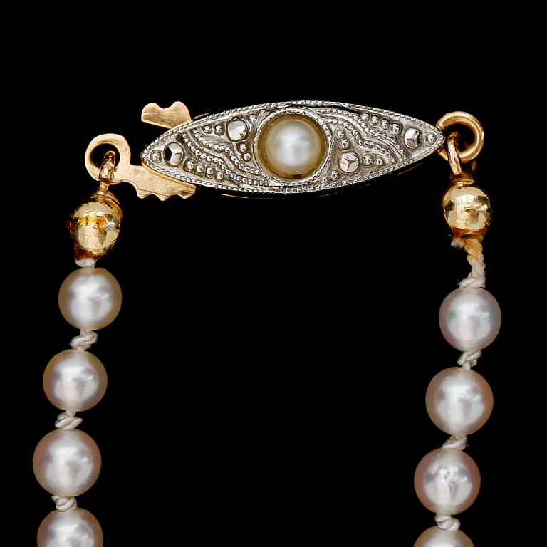 COLLIER, odlade saltvattenspärlor, lås i 18 k guld/silver.