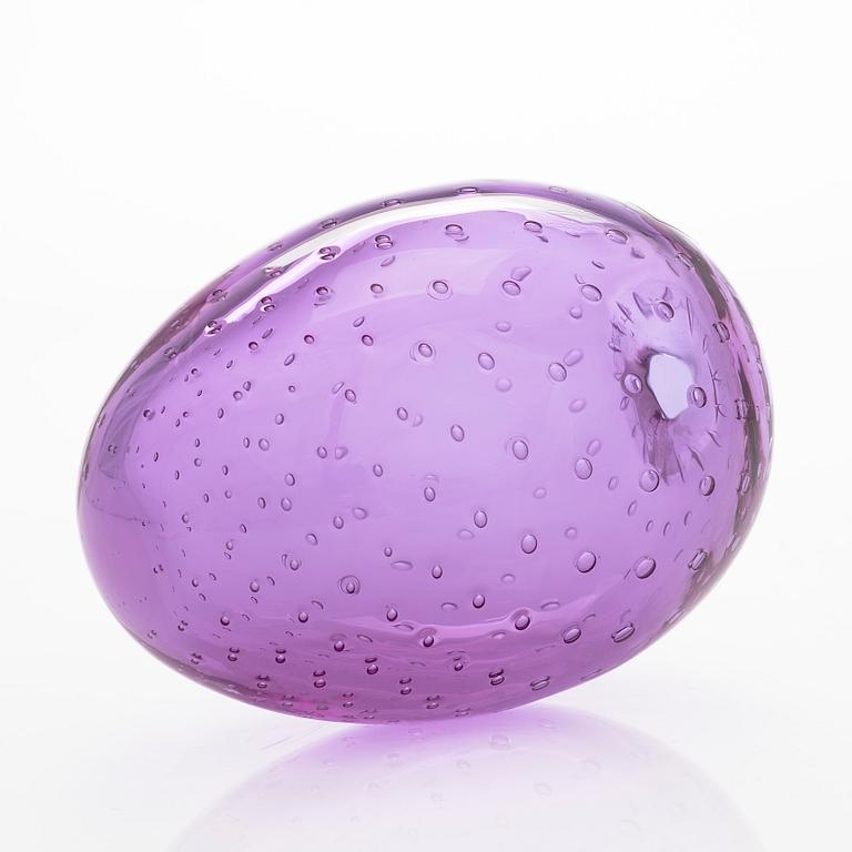 Oiva Toikka, A annual egg 2021 "Summer Finch's Egg", signed O. Toikka Iittala 2021, numbered 322/750.