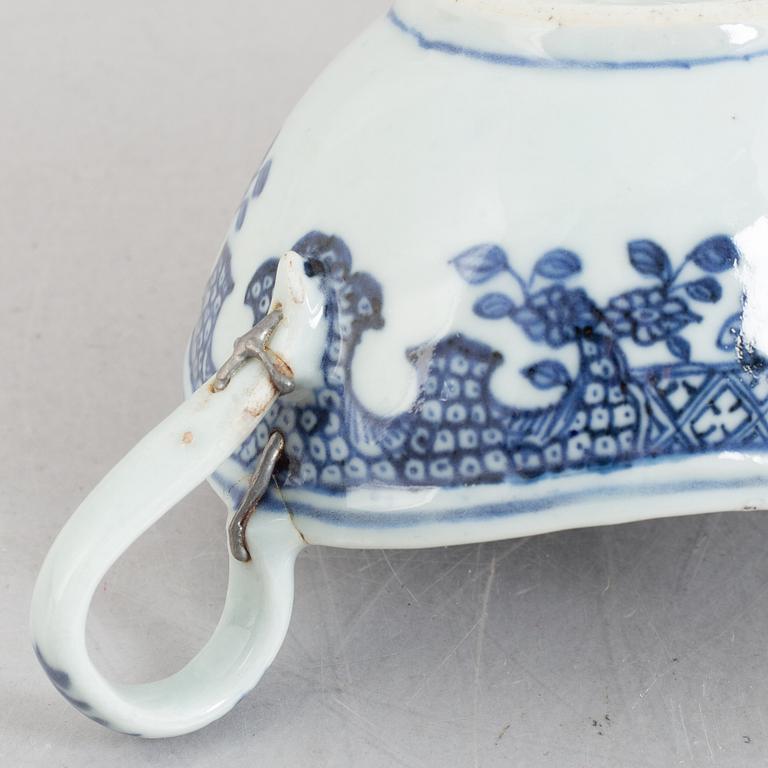 15 pieces of Chinese porcelain, the Qing dynasty, 18th-19th century.