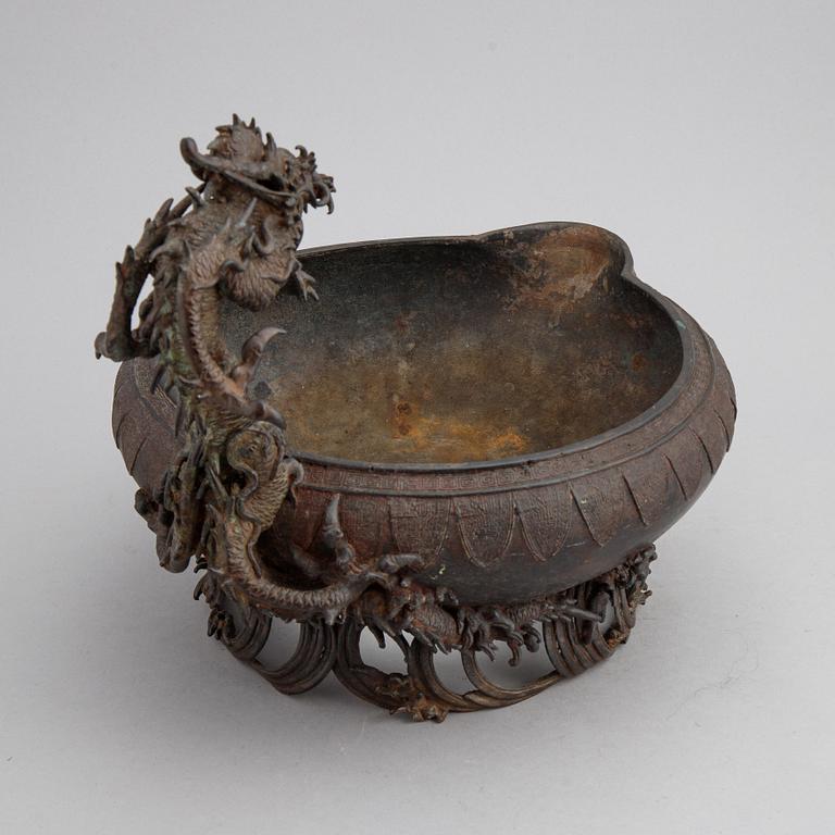 A Japanese bronze fountain, Meiji (1868-1912), 19th century.