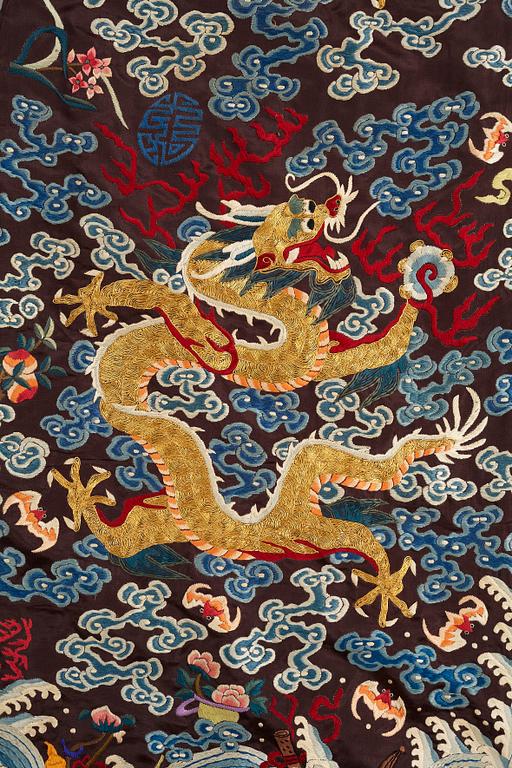 A Chinese embroidered silk robe, late Qing dynasty, circa 1900.