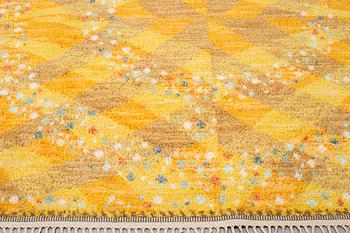 Barbro Nilsson, Matto, "Magdalena, gul", knotted pile, ca 389-391,5 x 303-305 cm, signed AB MMF BN.