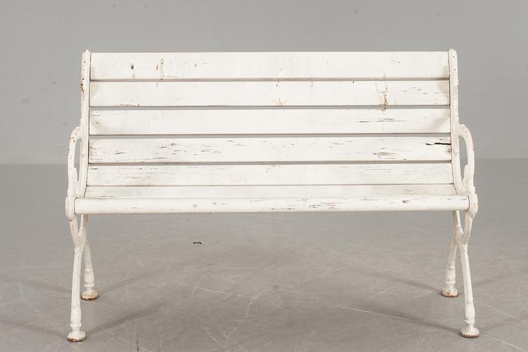 TRÄDGÅRDSBÄNK. Husqvarna, 1900-tal.