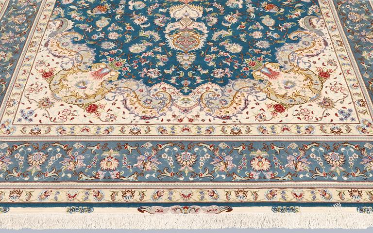 A part silk Tabriz carpet, so-called 50 Raj, approx. 306 x 200 cm.