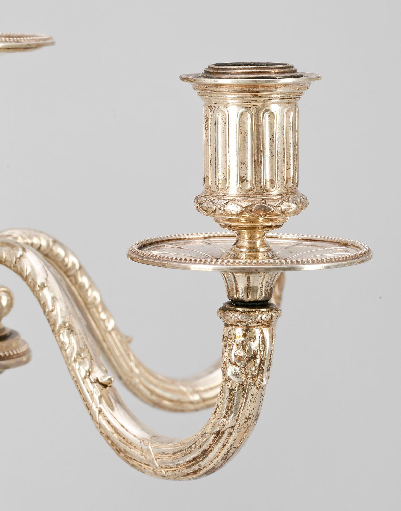 KANDELABRAR, ett par, låghaltigt silver 800, Louis XVI-stil, Tyskland. Total vikt ca 3012g.
