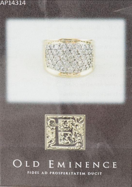 RING, 14K guld, briljantslipade diamanter 43 st, tot. ca 1,50 ct. Vikt 5,57 g. Intyg.