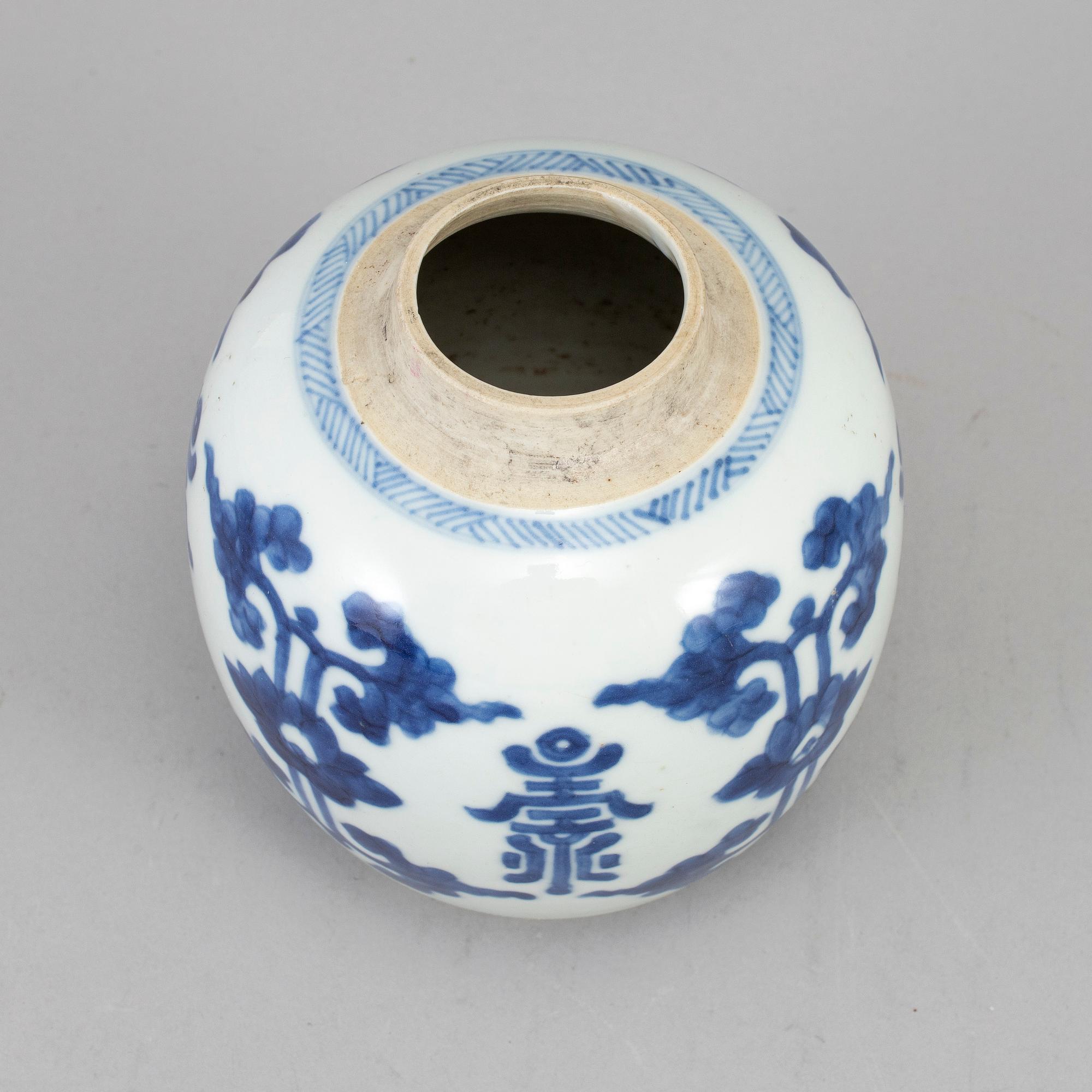 TEKRUKA, porslin. Qingdynastin, tidigt 1700-tal.