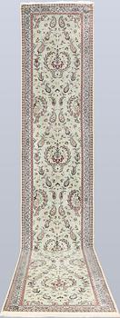 A Nain runner, part silk, so-called 6LAA, approx. 495 x 91 cm.