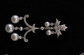 A SUITE OF JEWELLERY, brilliant cut diamonds c. 3.42 ct. Cultivated seawater pearls 4,5- 5,5 mm.