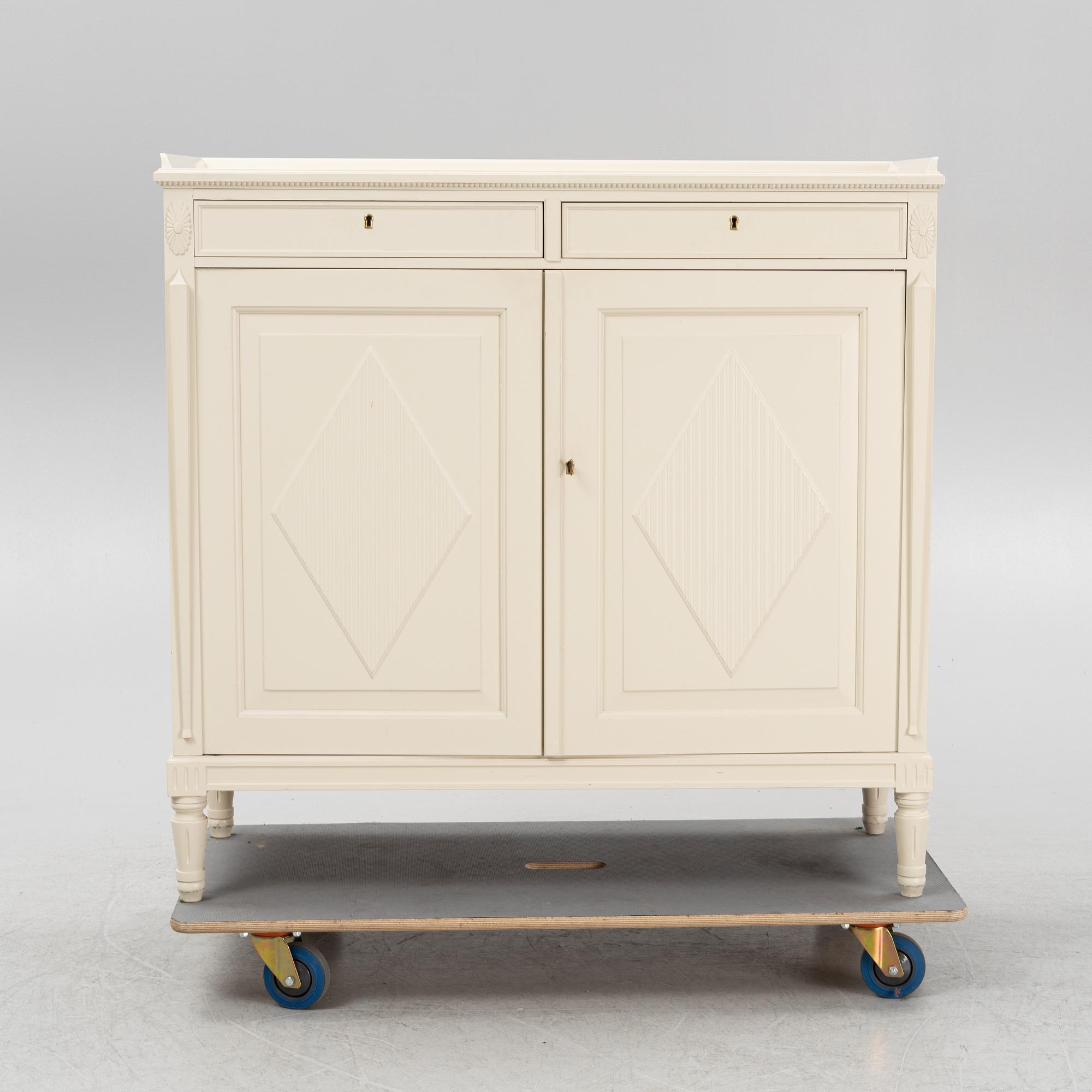 Sideboard, gustaviansk stil, 1900-talets andra hälft.