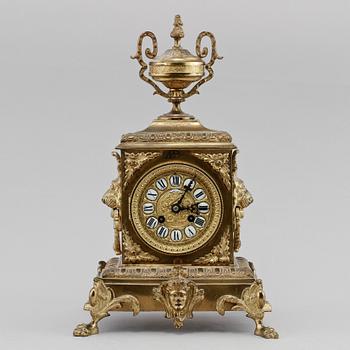 BORDSUR, gulmetall, omkring 1900.