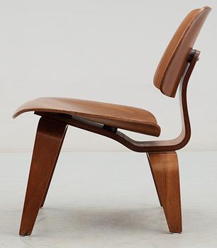 A Charles & Ray Eames "LCW" easy chair, by Herman Miller.