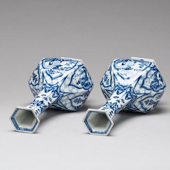 A pair of blue and white hexagonal vases, Qing dynasty, Kangxi (1662-1722).