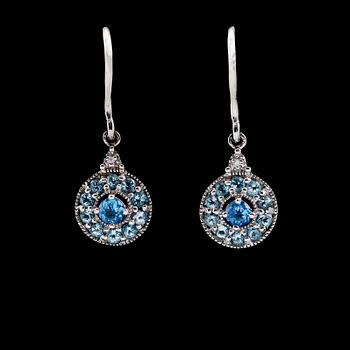 ÖRHÄNGEN, 1 par, 10 k vitguld, topaser, briljantslipade diamanter tot 0.01 ct.