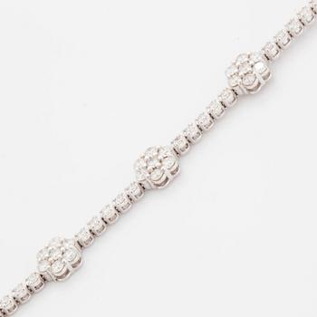 Armband med briljantslipade diamanter.