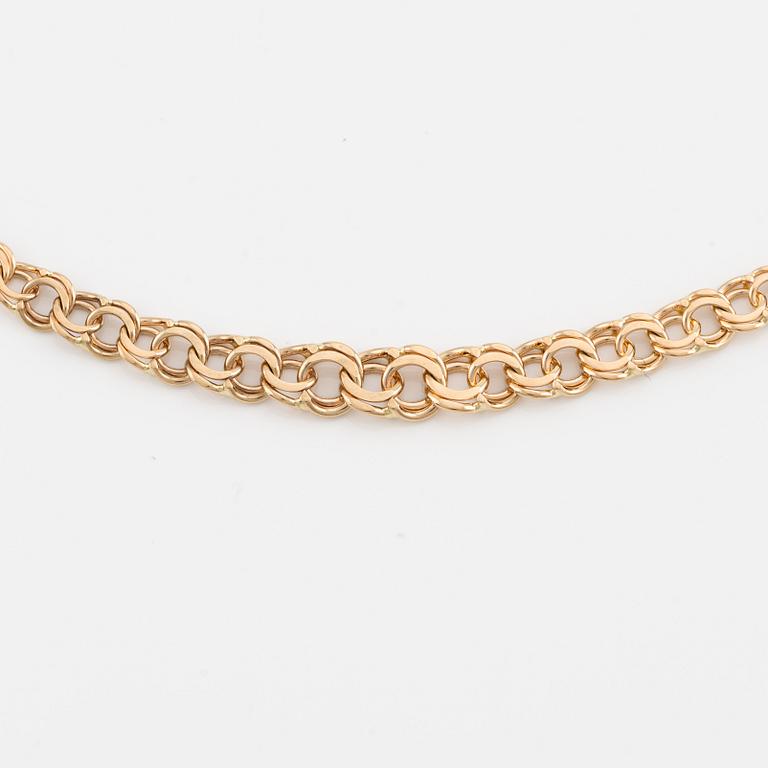 A chain in 18K gold with a pendant.