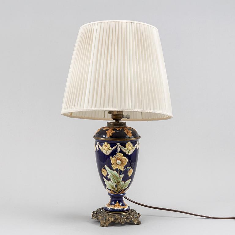 A table lamp, porcelain and metal, 20th century.