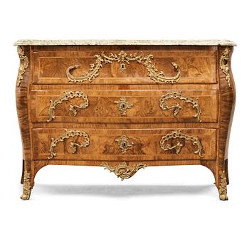 2. A Swedish Rococo commode by Christian Linning (master in Stockholm 1744-1779).