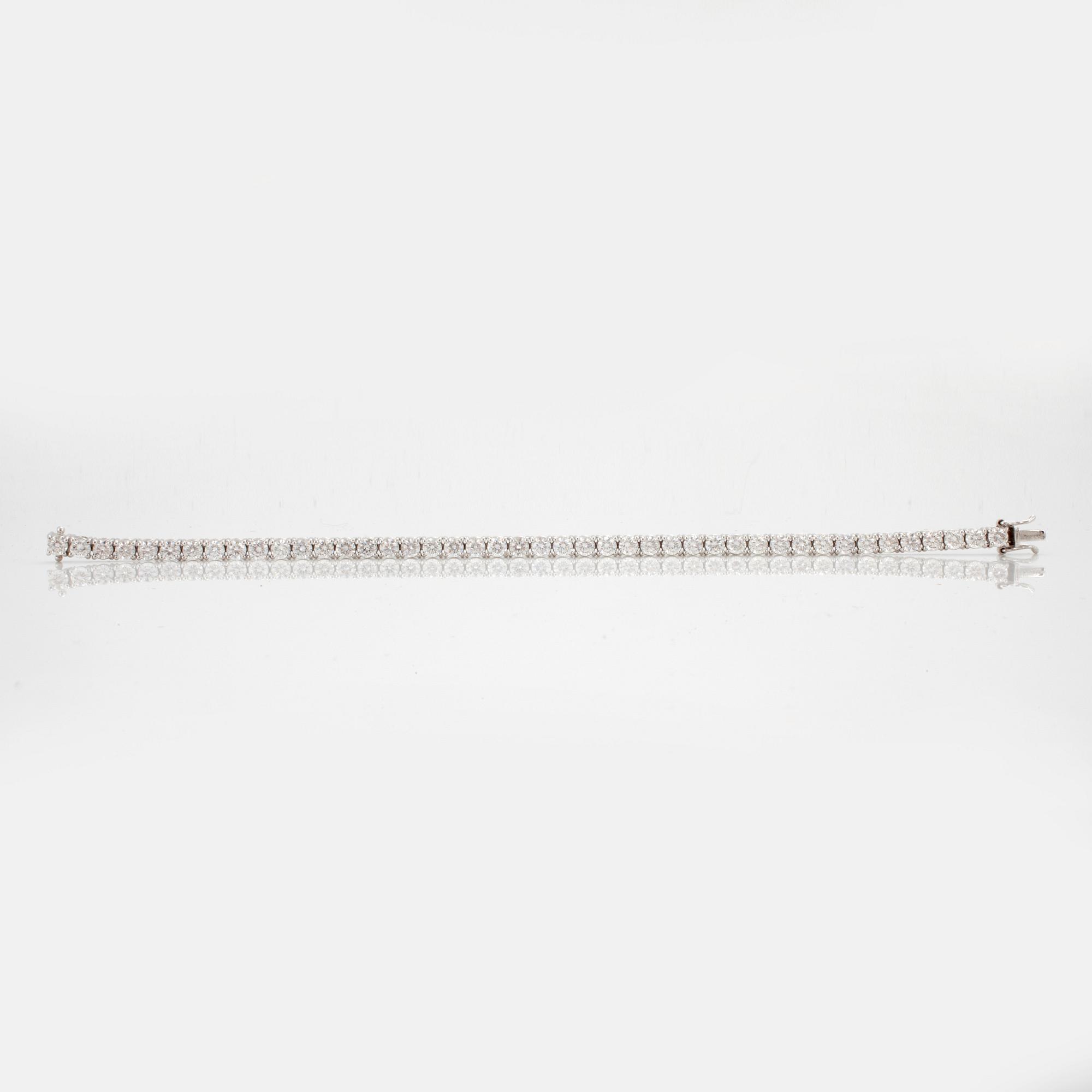 ARMBAND med 44 briljantslipade diamanter totalt ca 7.73 ct. Kvalitet ca G-H/VS-SI.
