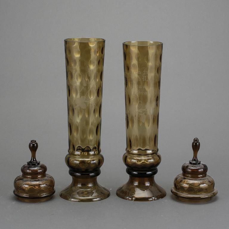 GLASPOKALER, ett par, Böhmen, omkring 1900.