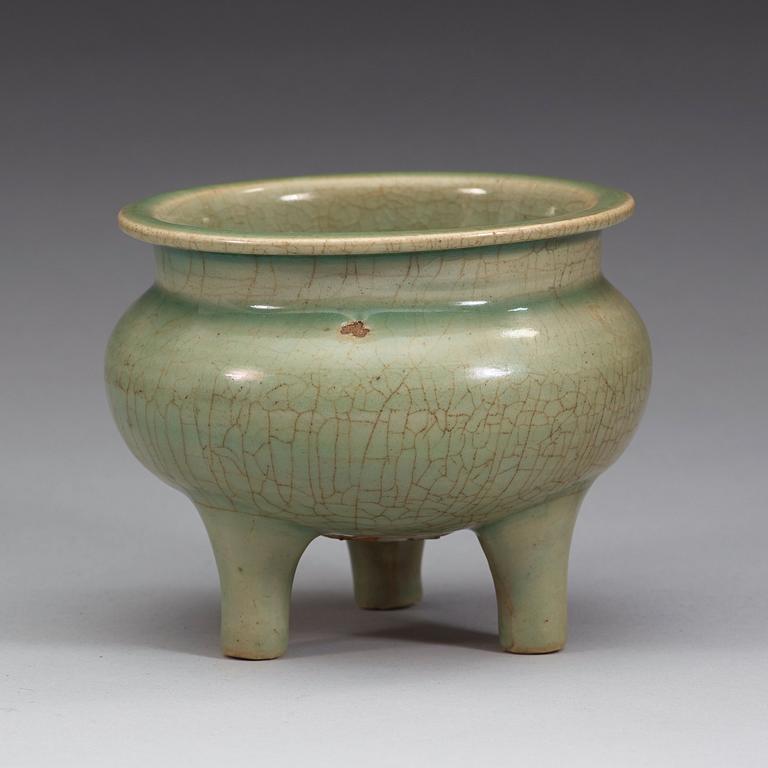 A celadon tripod censor, Qing dynasty (1644-1912).