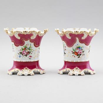 VASER, 1 par, porslin, 1800-talets andra hälft.
