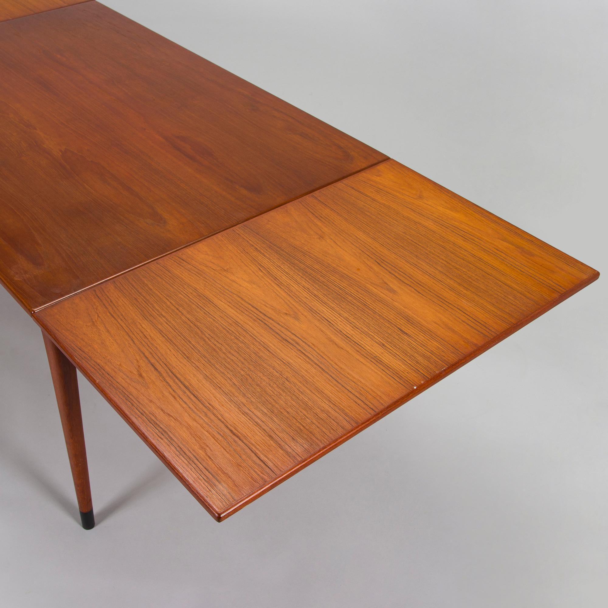A mid 20th century dining table Niels O. Møller, J.L. Møllers Møbelfabrik, Denmark.