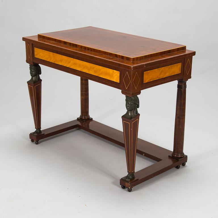 An Empire console table with mirror from around 1810.