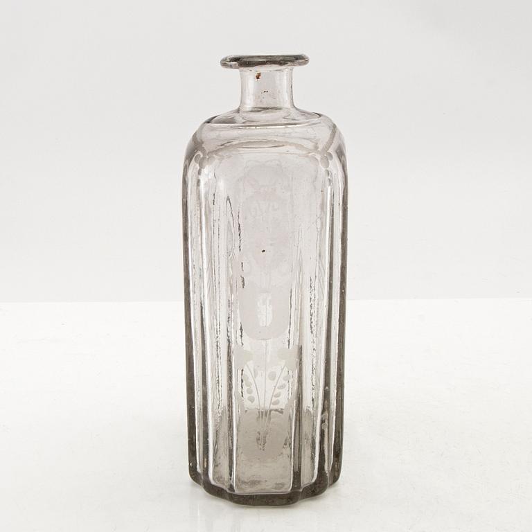 Flaska, glas. Troligen Skånska glasbruket, 1700-tal.
