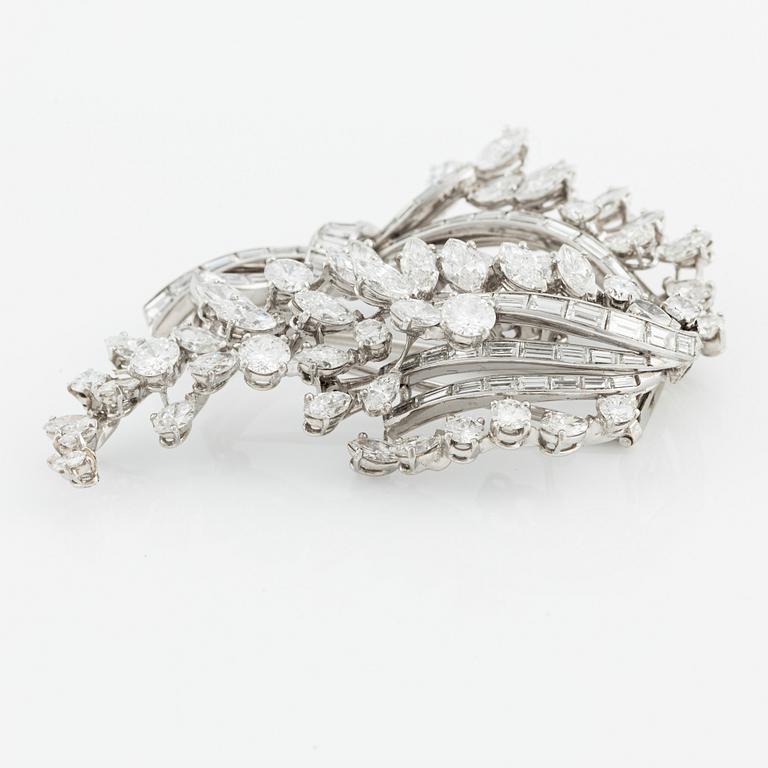 An 18K gold brooch with diamonds in various cuts, Albuquerque.