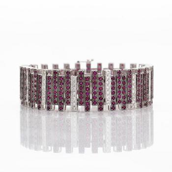 Armband, 14K vitguld, med rubiner och diamanter.