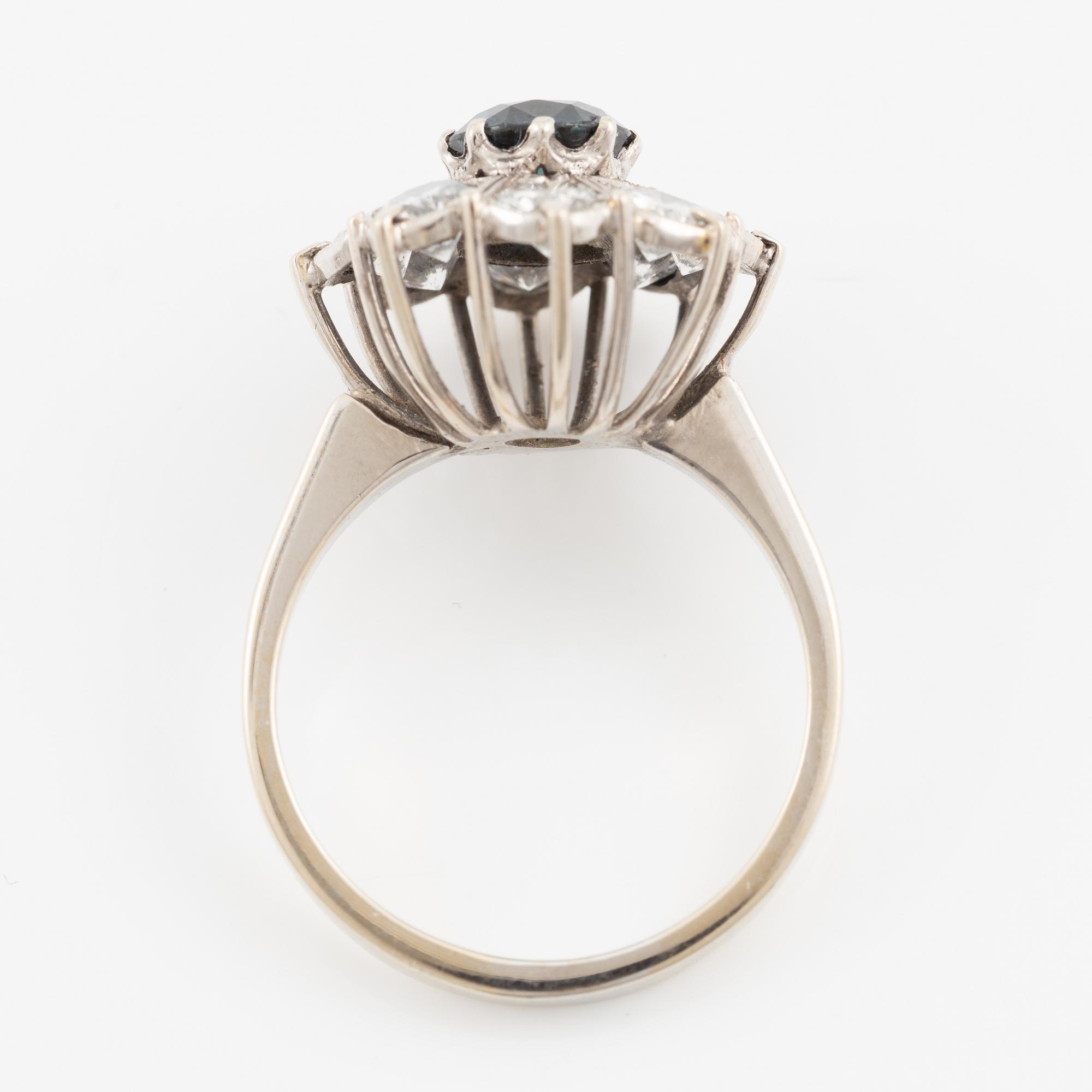 Ring, 14K vitguld med safir och briljantslipade diamanter, Österrike.