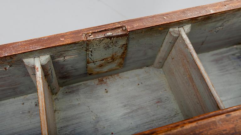 BYRÅ, sengustaviansk, sent 1700-/tidigt 1800-tal.