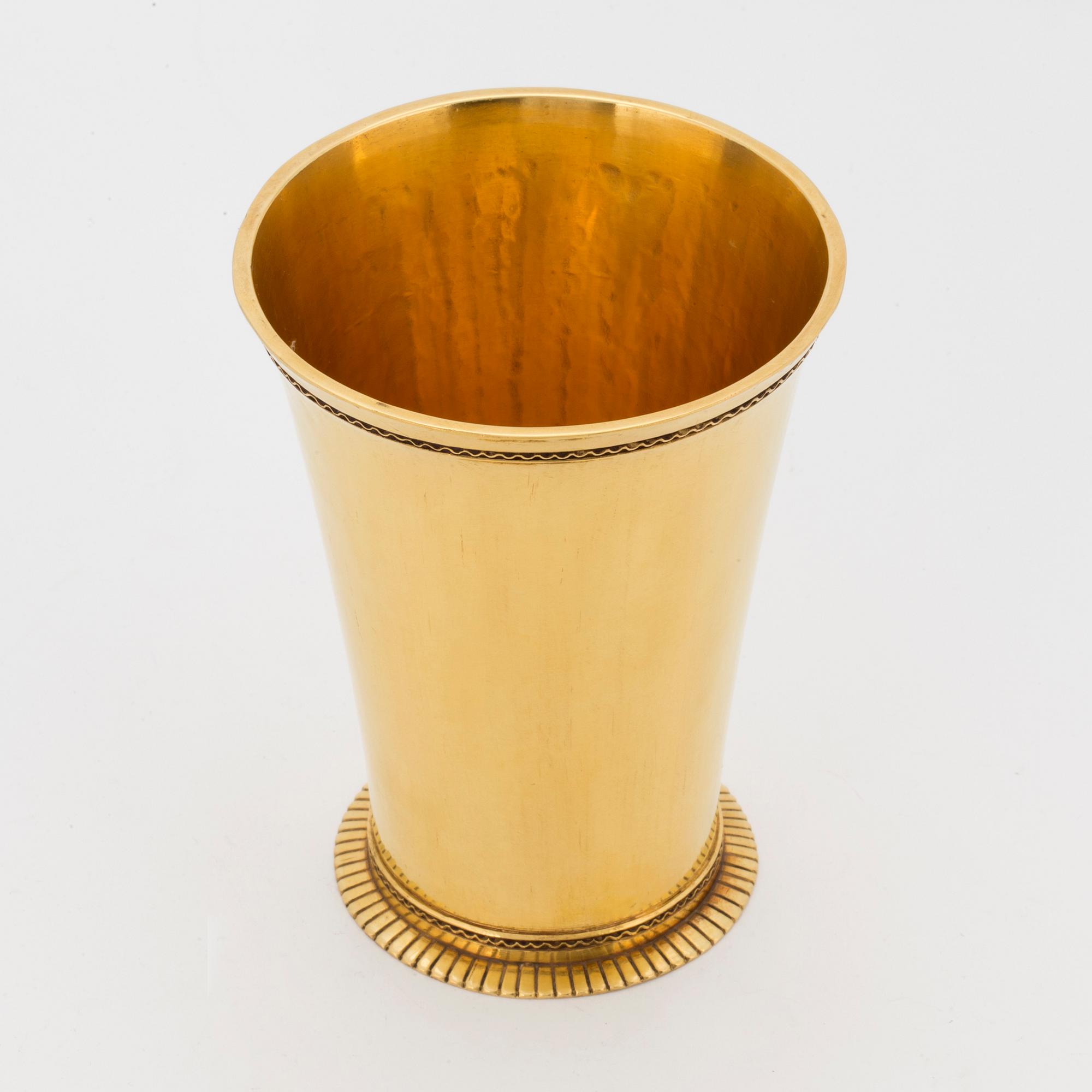 P GUNNAR TÄGT, a 23K gold vase, Stockholm, 1977.