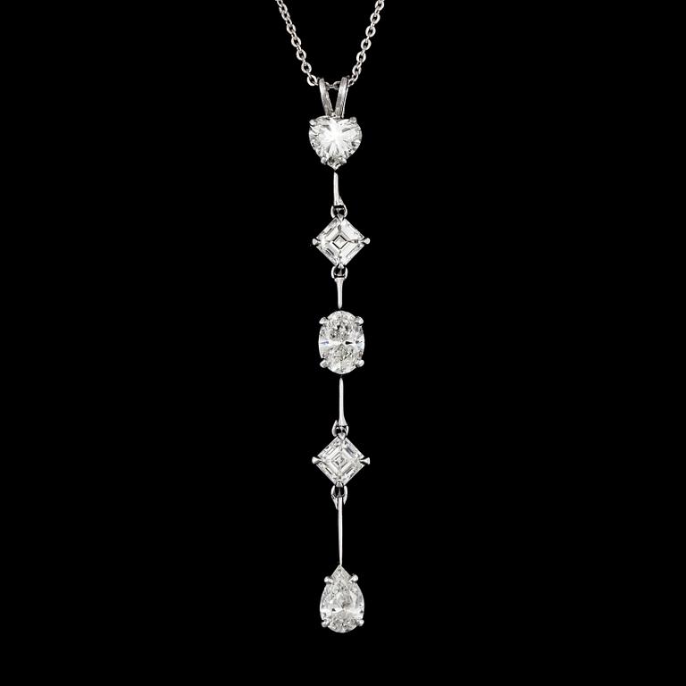 A heart- drop- princess and drop cut diamond pendant, tot. 2.84 cts.