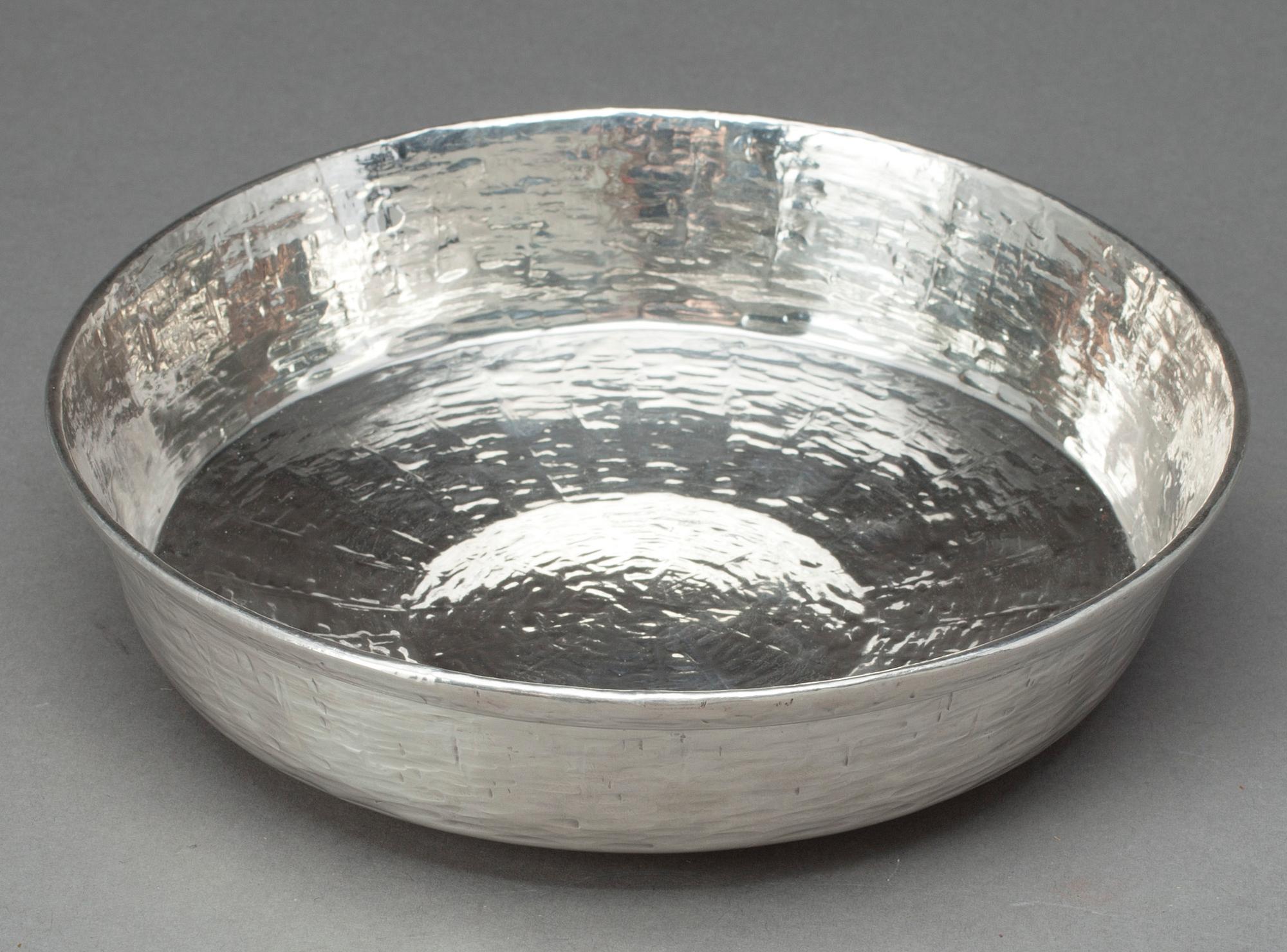 SKÅL, sterlingsilver, Tapio Wirkkala, signerad TW, Hopeakeskus Oy, Tavastehus, 1971. Vikt ca 519g.