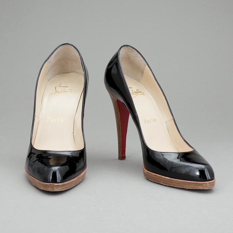 SKOR, ett par pumps, Christian Louboutin.