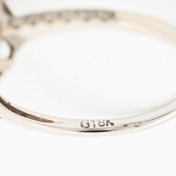 Ring, 18K vitguld med blå topas och briljantslipade diamanter.