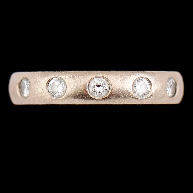 RING, 18 k vitguld, 2000, briljantslipade diamanter. tot 0.35 ct. Total vikt 9,5 g.