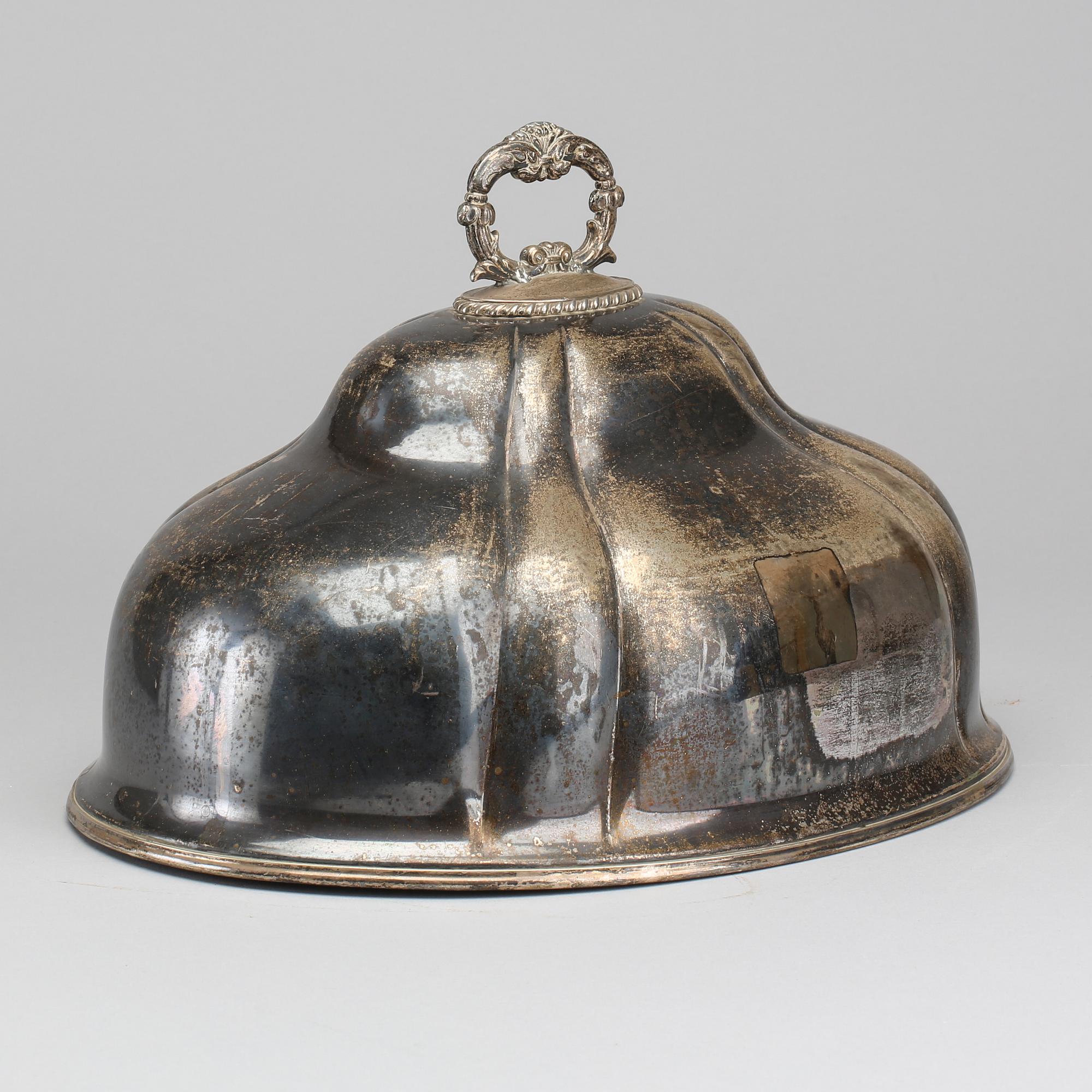 A plate cover, around 1900.