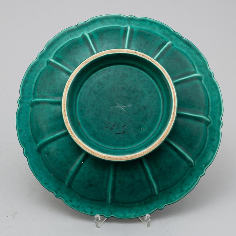 WILHELM KÅGE, vaser 2 st, samt skål. stengods, "Argenta", 1900-talets andra kvartal.