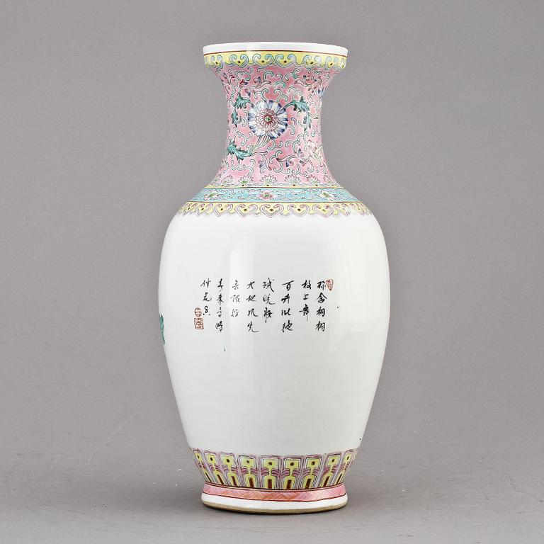 VAS, porslin, Kina, 1900-tal.