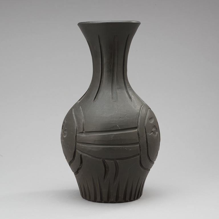 PABLO PICASSO, vas, "Vase gravé noir", Madoura Vallauris, Frankrike, 1953.