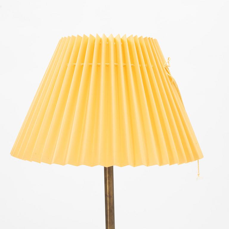 Josef Frank, golvlampa, modell 2326, Firma Svenskt Tenn.