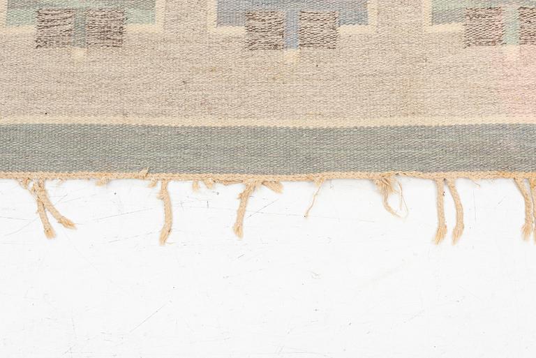 Rug, flat weave, Maj Svanström, Klockaregården, approx. 242 x 180 cm.