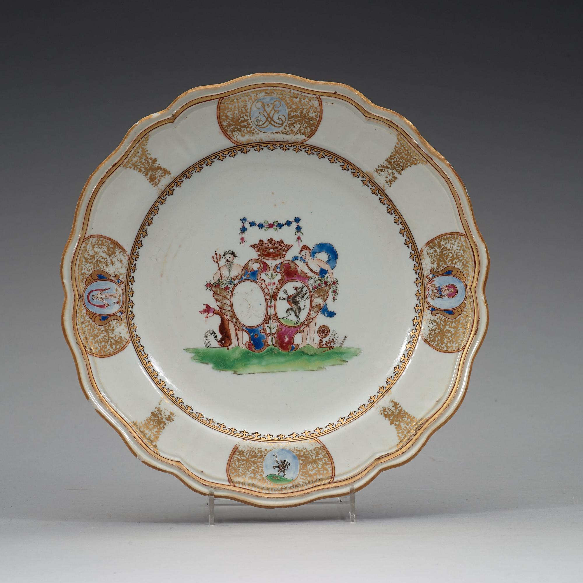 A five piece set of Swedish armorial porcelain, Qing dynasty, Qianlong (1736-95).