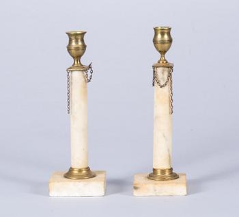 KOLONNLJUSSTAKAR, ett par, gustavianska, omkr 1800.