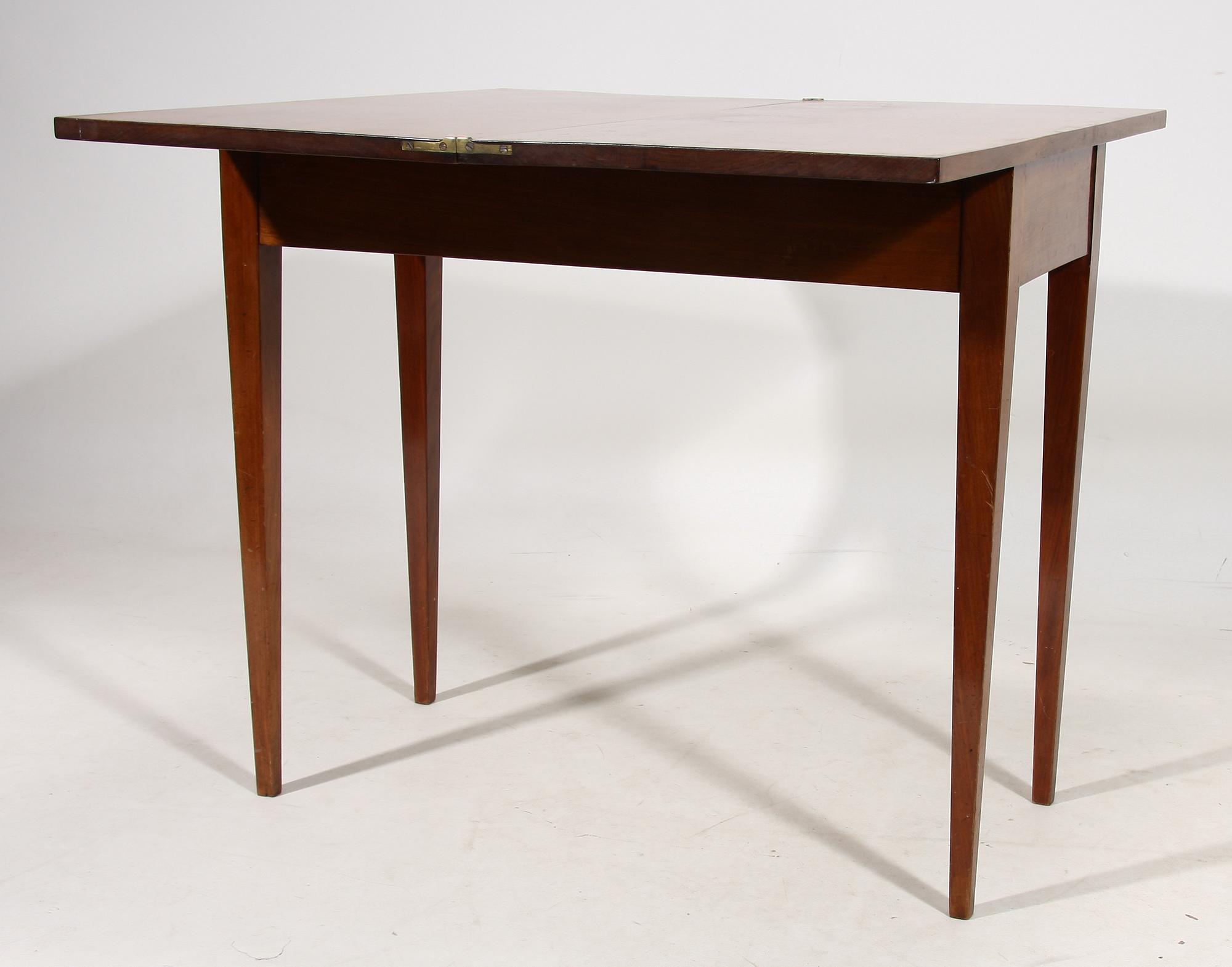 SPELBORD. Sengustaviansk stil, 1900-talets början.